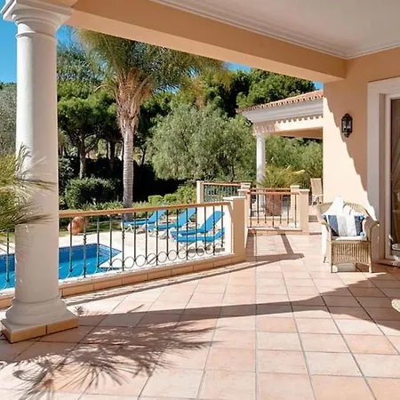 Sleeps 8 Pool Air Con T480126 فيلة *