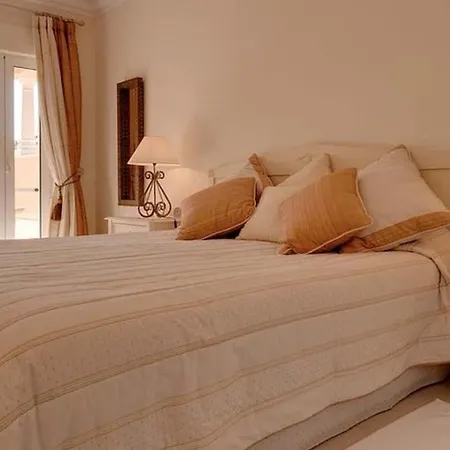 Sleeps 8 Pool Air Con T480126