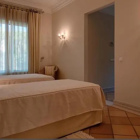 Sleeps 8 Pool Air Con T480126
