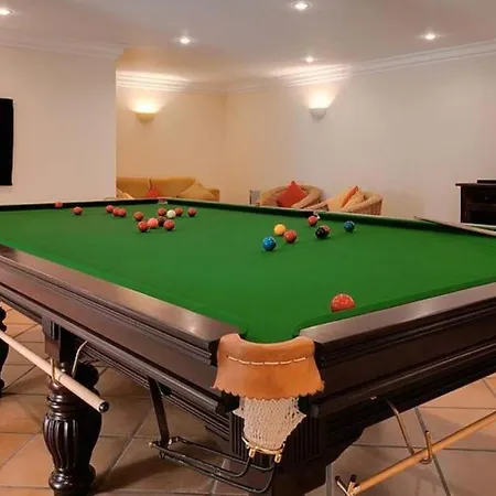 فيلة Sleeps 8 Pool Air Con T480126 *