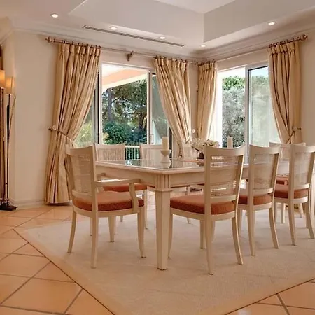 Sleeps 8 Pool Air Con T480126 *